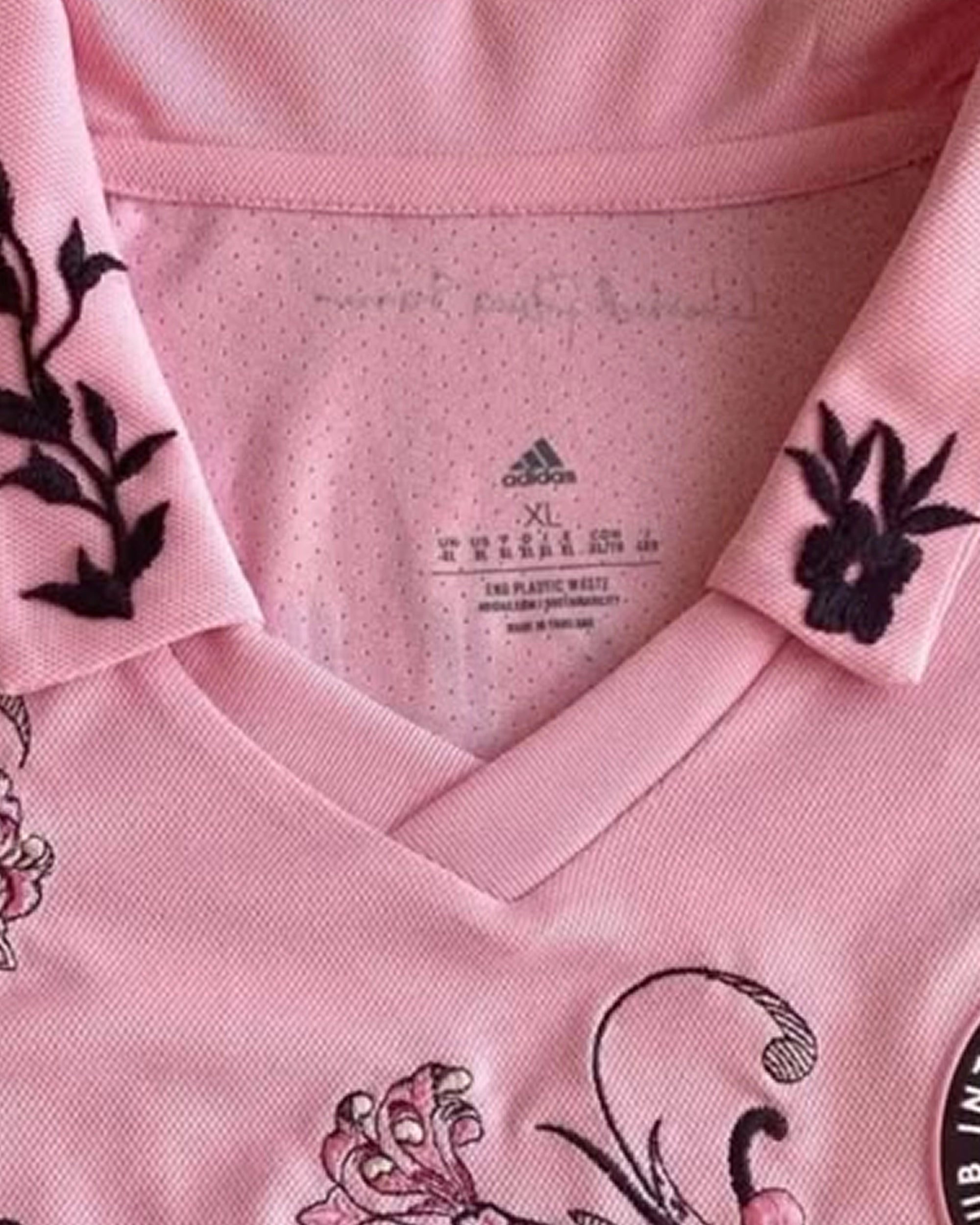Close-up of the retro black collar on the Inter Miami Pink Jersey featuring delicate floral stitching on the lapels.